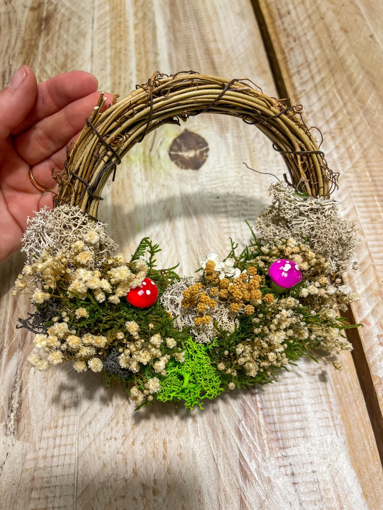 Kit Florterapia: Corona con Musgo y flores - Imagen 2